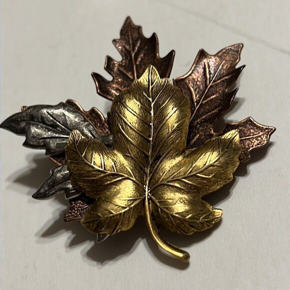 Stunning Tri-Colored Brooch with Copper, Silver, and Gold Leaves - Picture 1 of 9